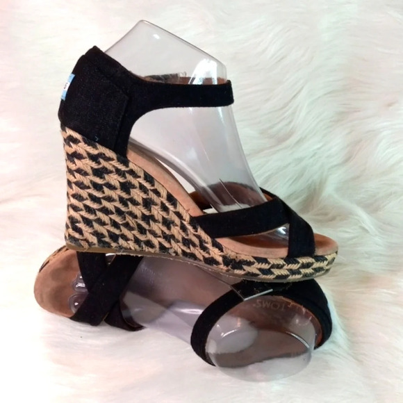 TOMS Woman's Canvas Chevron-Wedge Sandal B/W Sz 7.5 - Picture 6 of 12